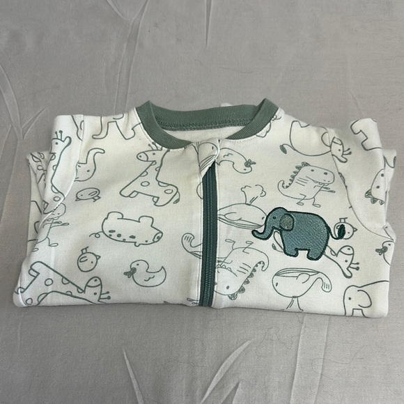 Tuffy- Adorable Animal Print with embroidered elephant Baby Onesie sleeper - Picture 1 of 2